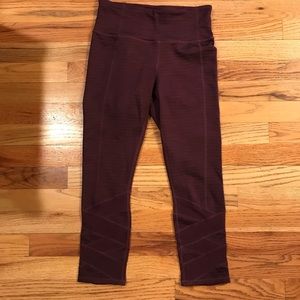 Athleta crop tights burgundy XS